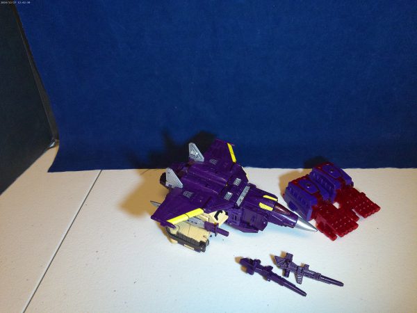 Transformers Legacy Triple changer Blitzwing