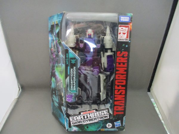 WFC Earthrise Voyager Class Decepticon Snapdragon