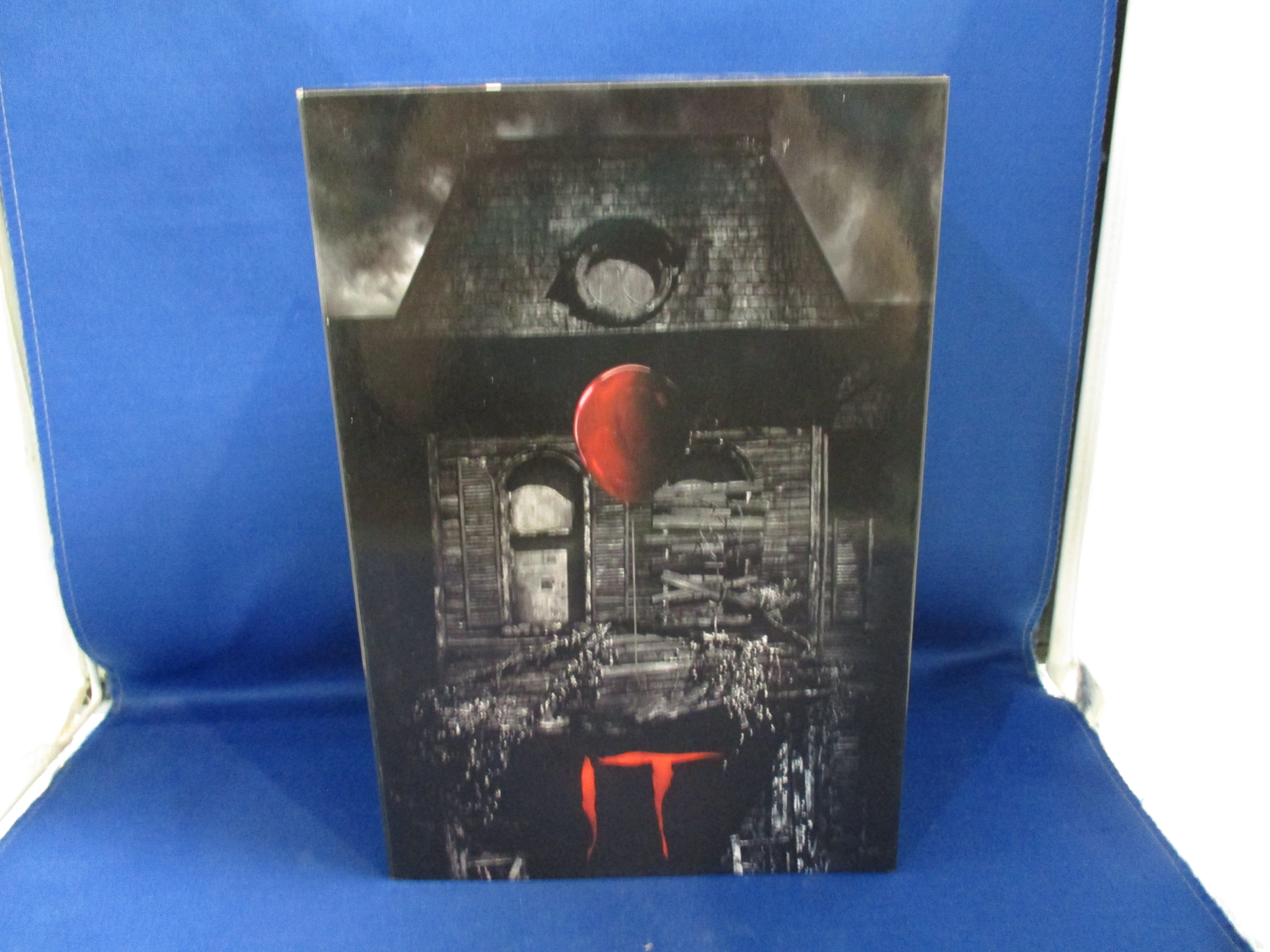 NECA It (2017) Ultimate Well House Pennywise