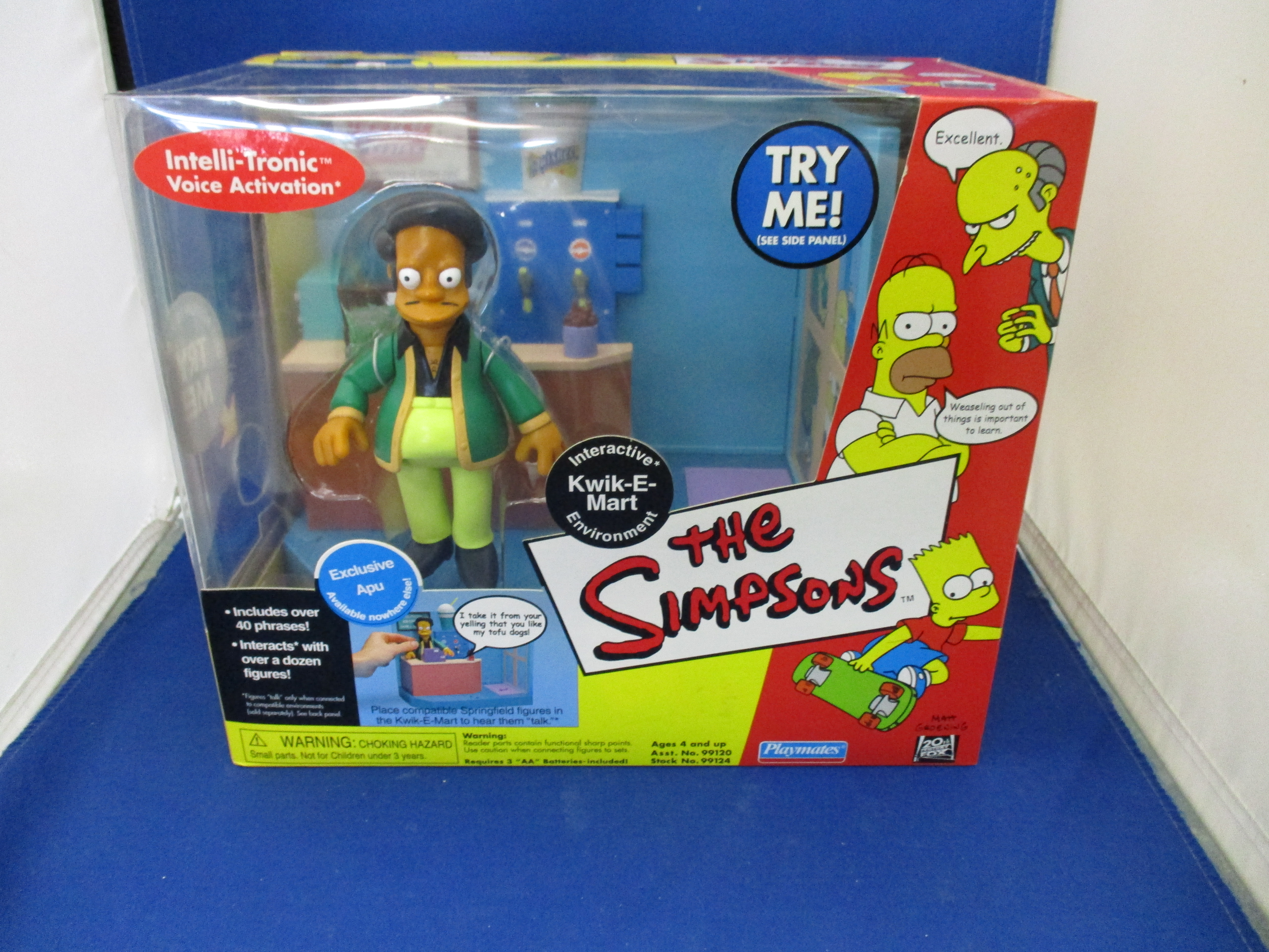 The Simpsons Interactive Environment Kwik-E-Mart w/ Exclusive Apu