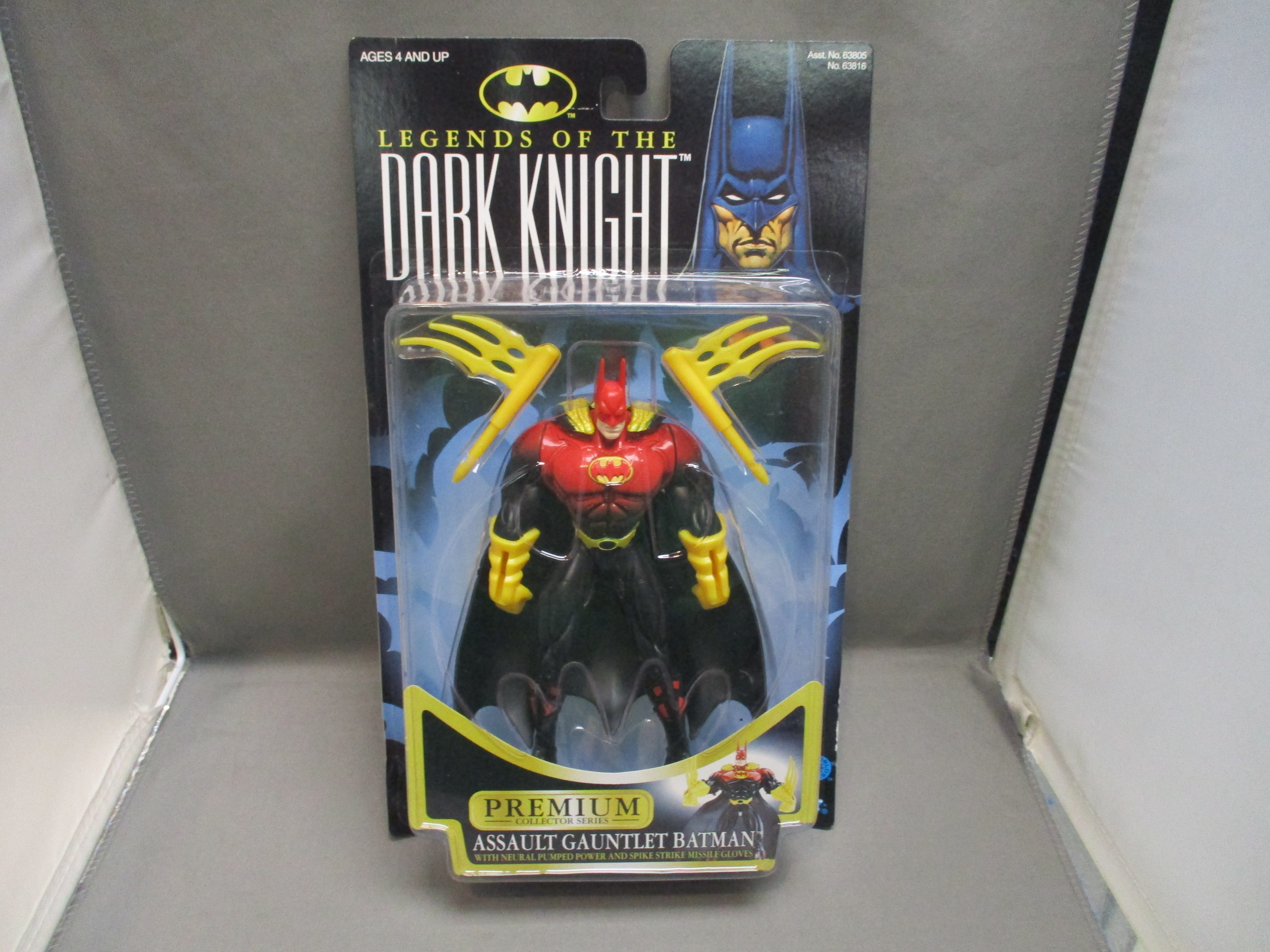 Legends Of The Dark Knight Premium Assault Gauntlet Batman