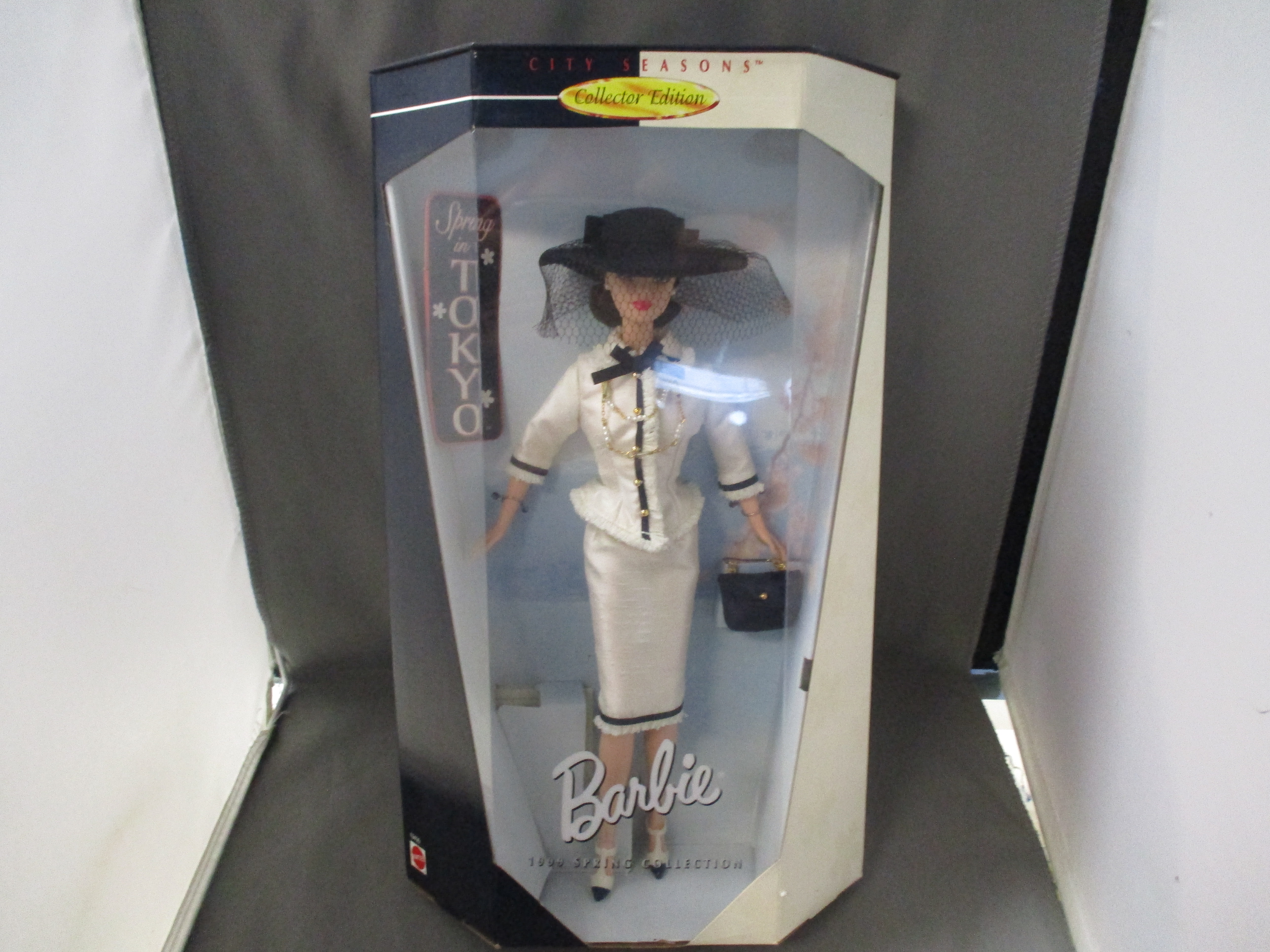 1999 City Seasons Spring in Tokyo Barbie #19430