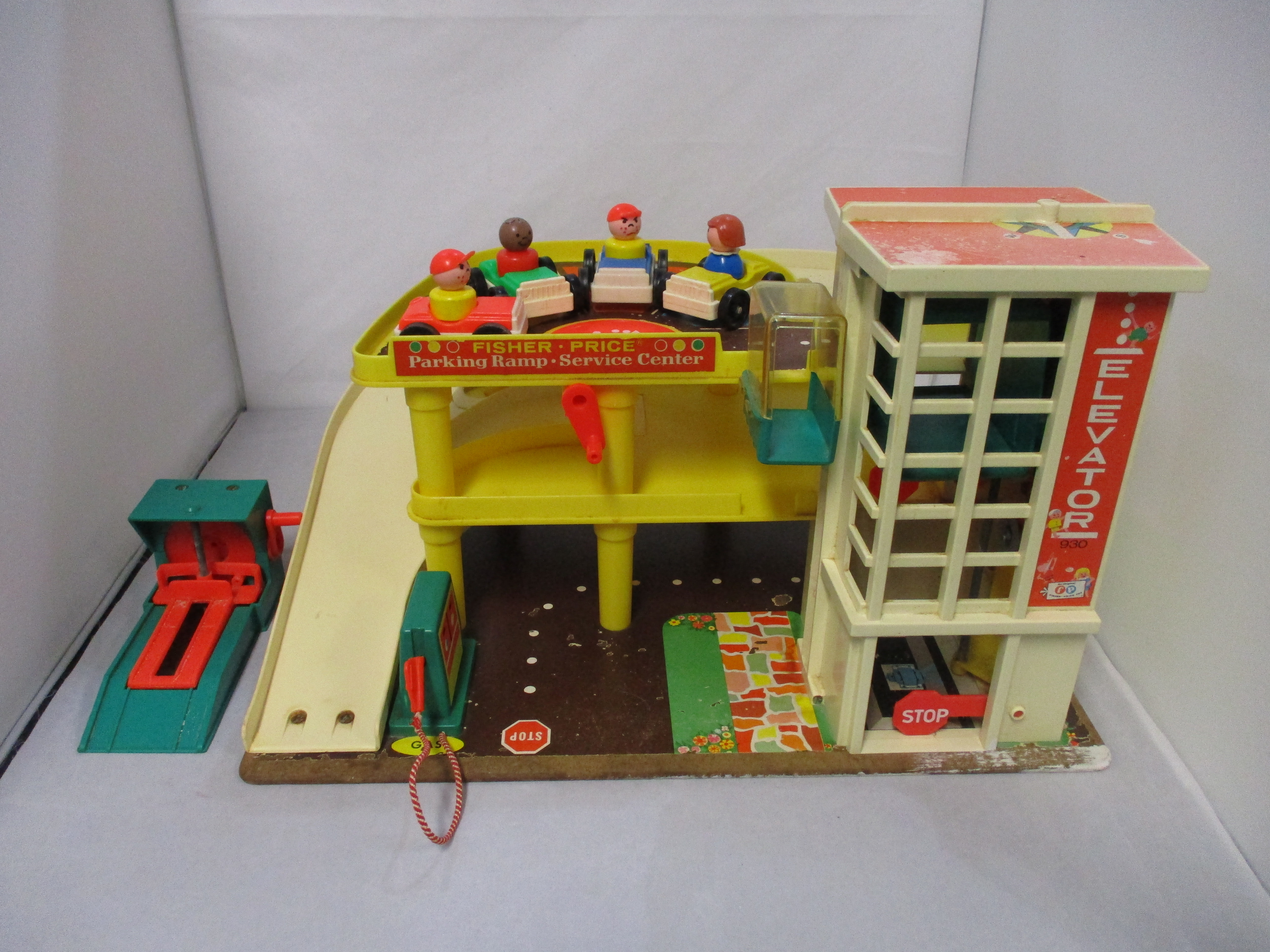 Fisher Price #930 Parking Ramp & Service Center