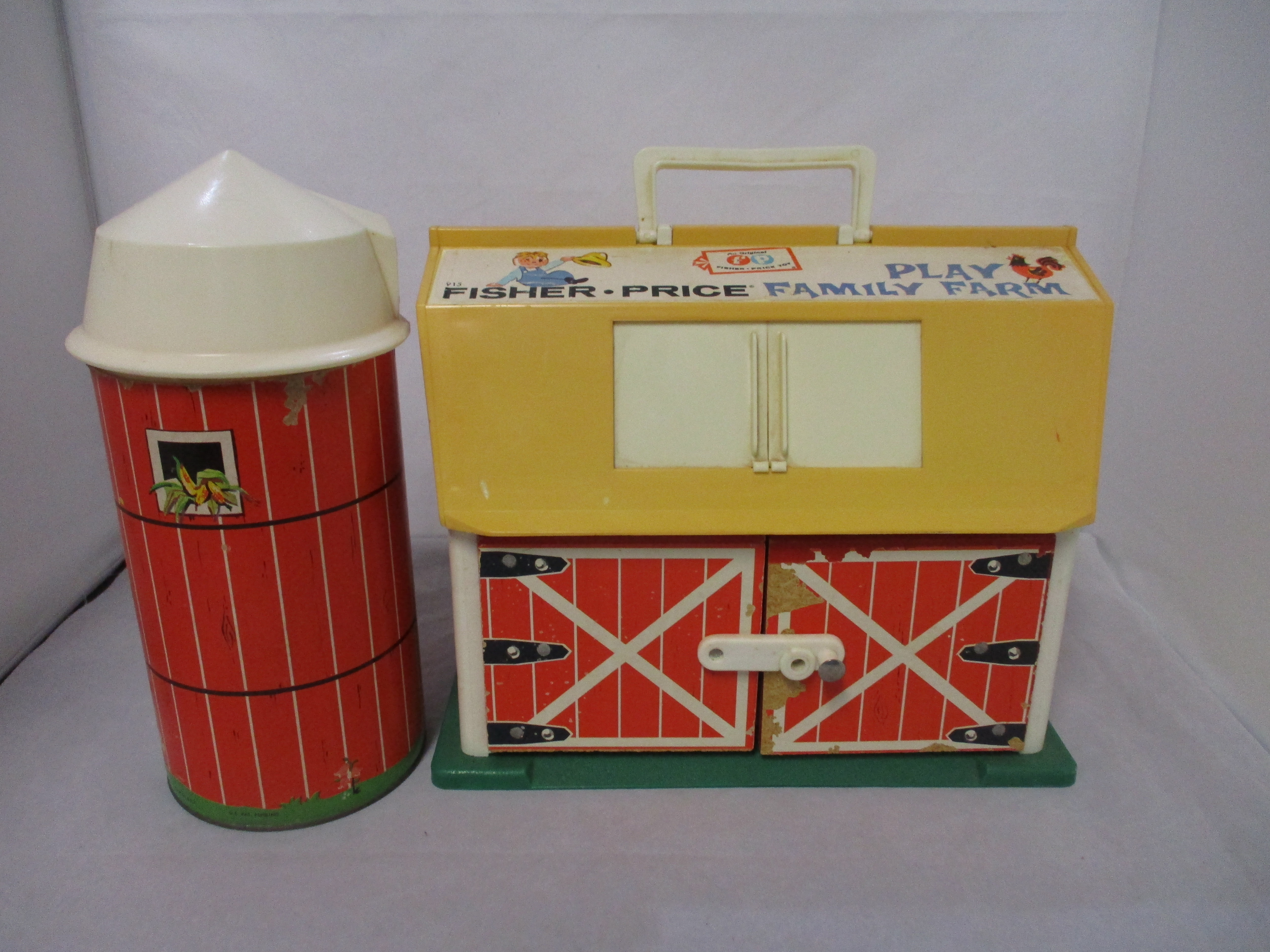 Fisher Price #915 Play Family Farm