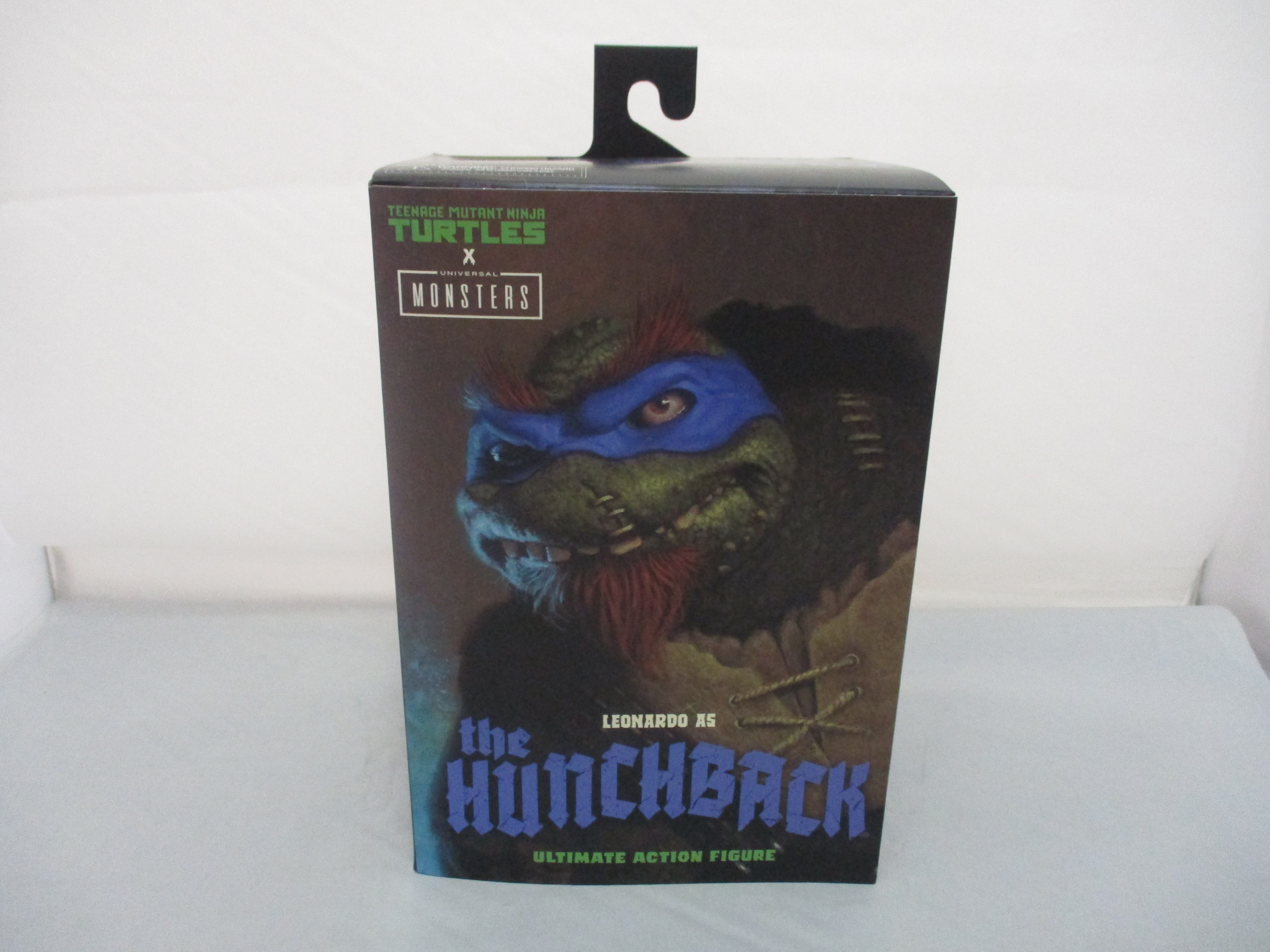 Universal Monsters x Teenage Mutant Ninja Turtles Ultimate Leonardo as The Hunchback