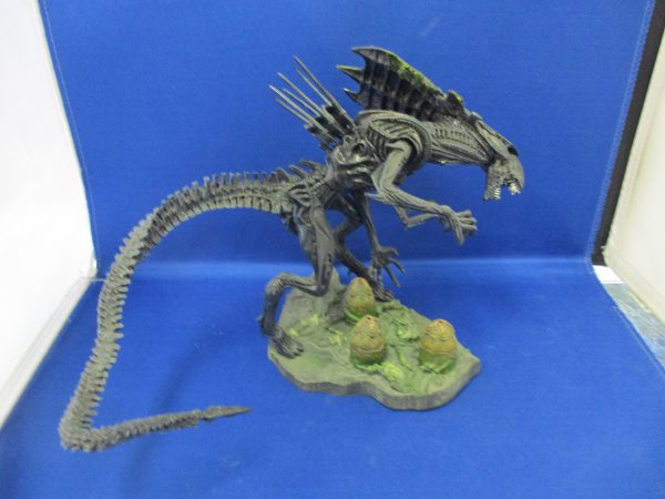 McFarlane Toys Alien Vs. Predator Alien Queen W/ Base