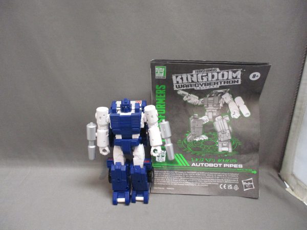 WFC Kingdom Autobot Pipes