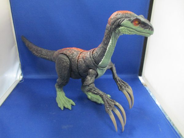 Jurassic World Dominion Sound Slashin' Therizinosaurus