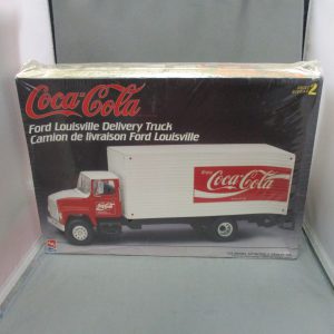 AMT ERTL Coca-Cola Ford Louisville Delivery Truck 1/25 Scale Model Kit