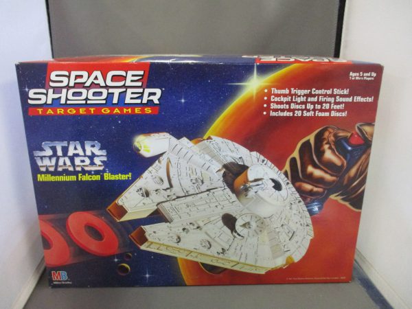 Milton Bradley Star Wars Millennium Falcon Blaster Space Foam Disc Shooter 1996