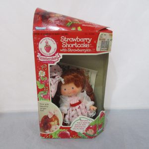 Kenner Strawberry Shortcake W/ Strawberry Kin W/ Box