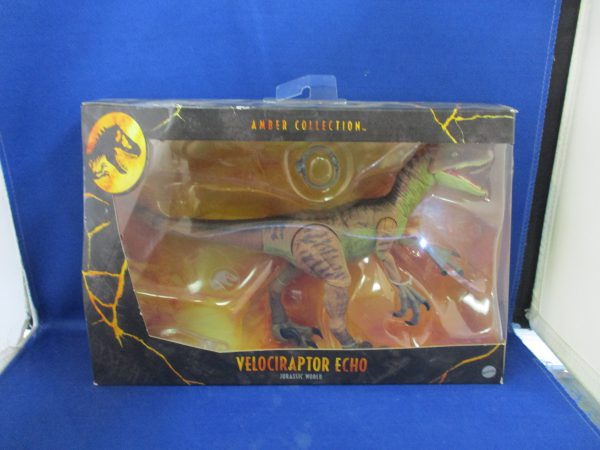 Jurassic Park Amber Collection Velociraptor Echo