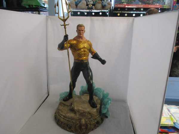 Sideshow Collectibles Aquaman Premium Format Figure
