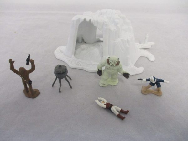 Kenner Micro Collection Hoth Wampa Cave