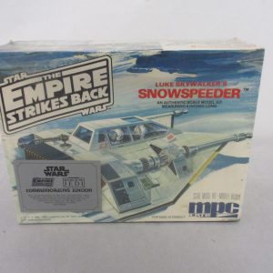 ERTL Empire Strikes Back Luke Skywalkers Snowspeeder Model Kit