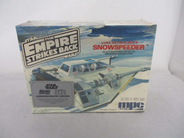 ERTL Empire Strikes Back Luke Skywalkers Snowspeeder Model Kit