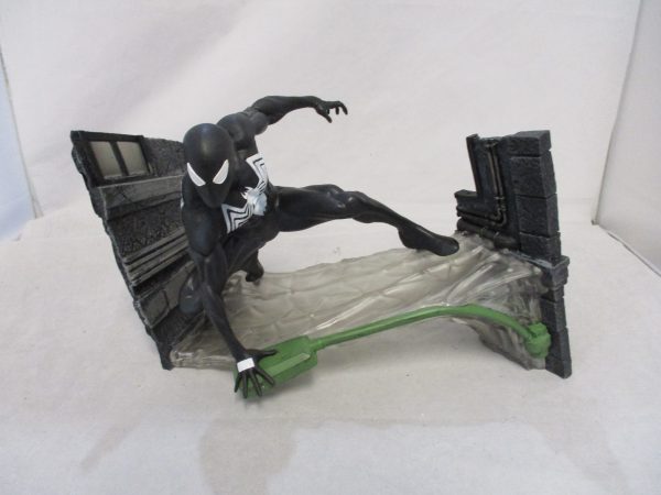 Diamond Select Gallery Black Suit Spider-Man PVC Statue