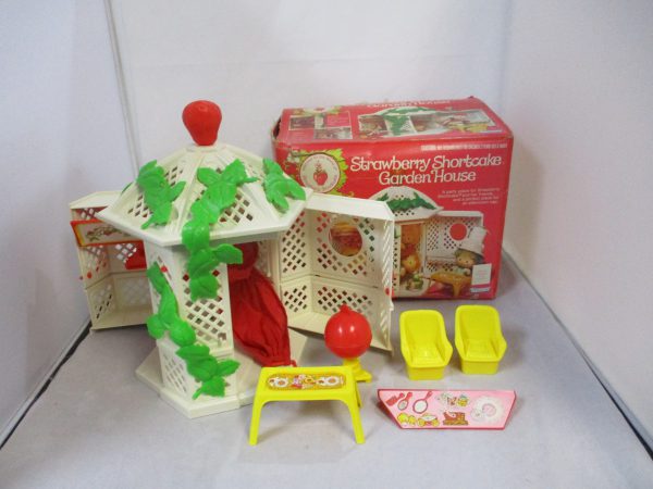 Kenner Strawberry Shortcake Garden House