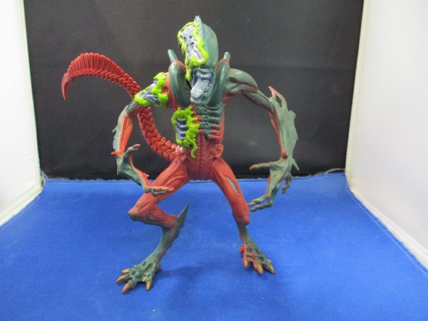 Hasbro Alien Resurrection Battle Scarred Alien