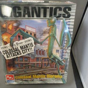 AMT ERTL Gigantics Colossal Mantis model