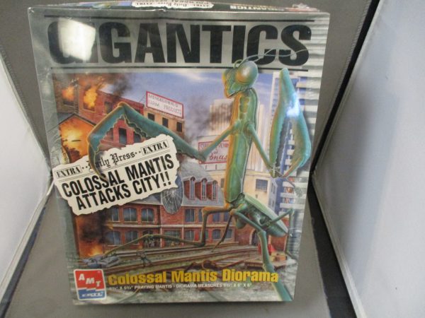 AMT ERTL Gigantics Colossal Mantis model