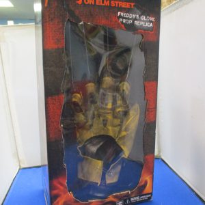 Neca Freddy Kreuger Glove Prop Replica