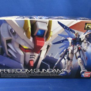 Bandai Model Kit Freedom Gundam ZAFT Mobile Suit ZGMF-X10A 1:144