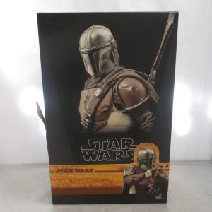 Hot Toys TMS 007 The Mandolorian 1/6 scale figure