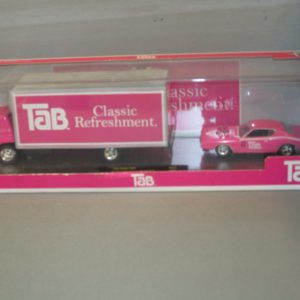 M2 Machines TAB Classic Refreshment 1969 Dodge L600 & 1971 Dodge Charger RT Hem
