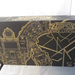 Transformers Generations: Guardian Robot and Lunar-Tread Legacy Titan Class