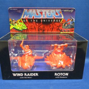 Super 7 Masters Of The Universe Wind Raider With He-Man/Roton W/ Skeletor (orange)