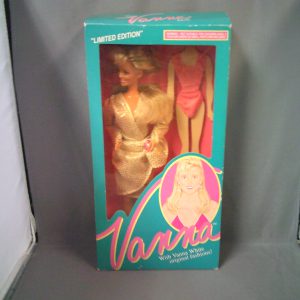 1990 Vanna White With Fashions #003